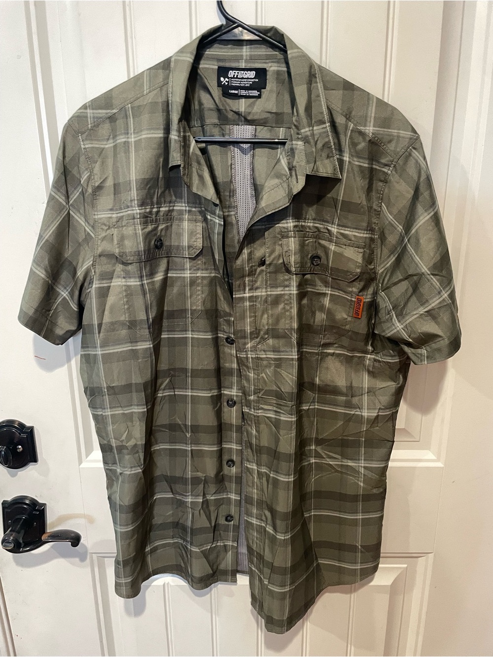 Off the grid squirrely Dan Men's Short-Sleeve Plaid Shirt - Olive Green